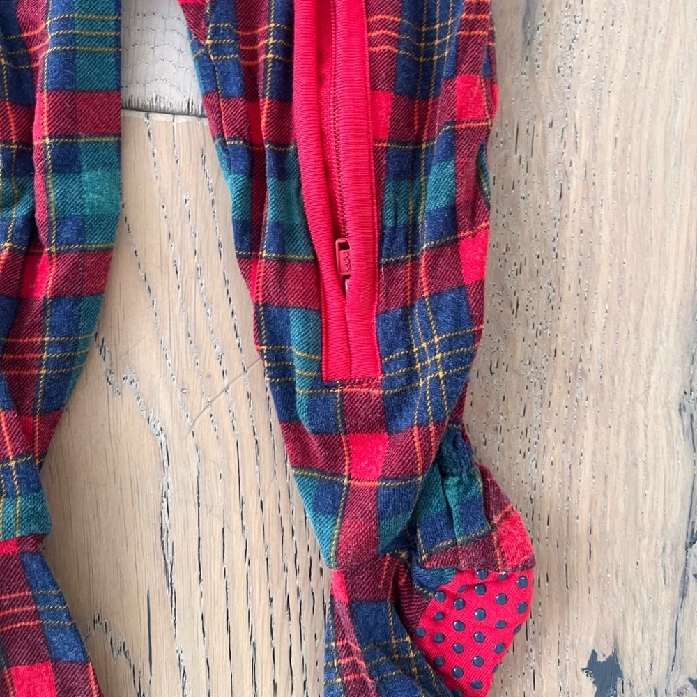 Ruggedbutts ruffle Bamboo Viscose Sleeper Onsie Double Zip Plaid Red 3-6 months - Picture 3 of 6